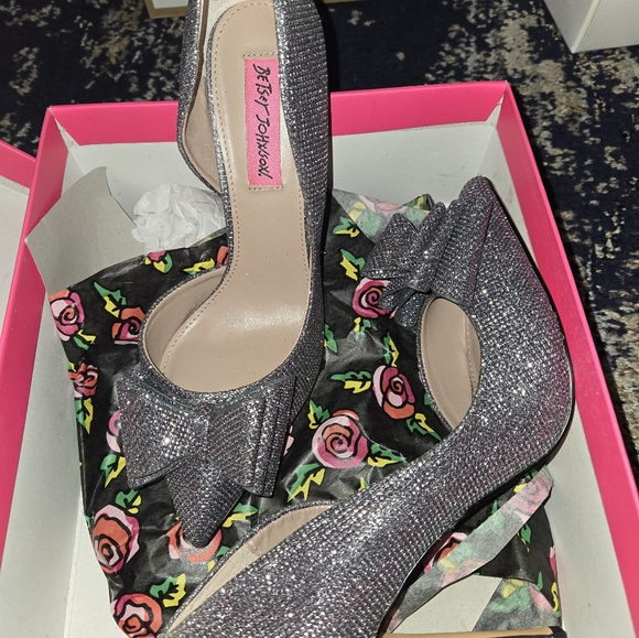 Betsy Johnson - Picture 1 of 3